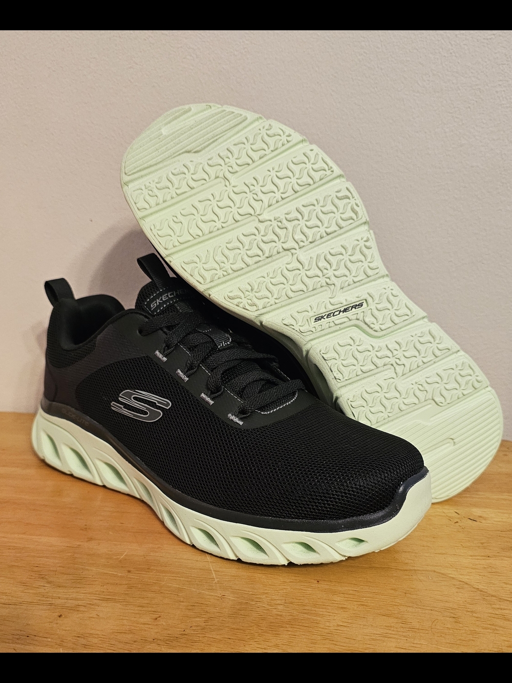 Skechers Glide‑Lite Men’s 9.5 Wide Fit Black Volt Green Memory Foam Sneakers